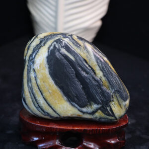 Feng Shui Flow Stones – Natural River Pebbles That Channel Earth’s Energy for Mental Restoration, Aesthetic Balance and Emotional Peace in Minimalist, Spiritual or Nature-Inspired Interiors 034